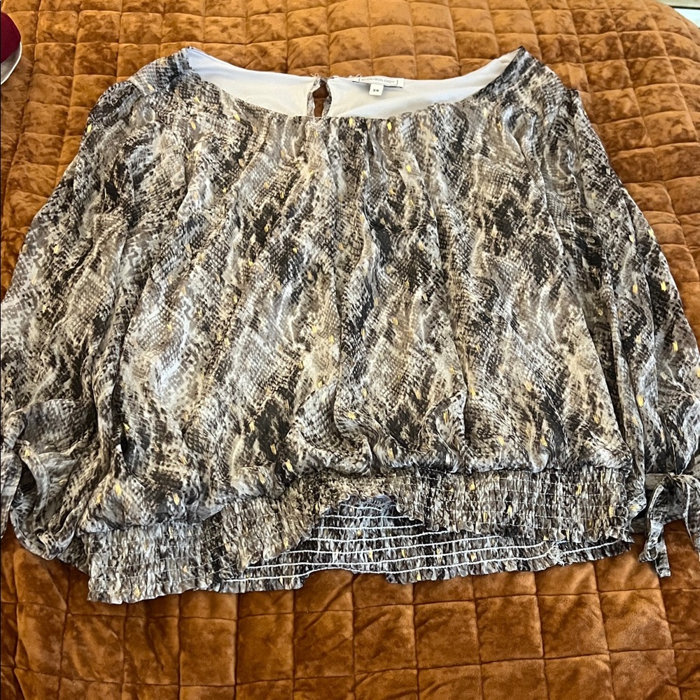 ☀️3/$20 Blousology Snake Print Blouse